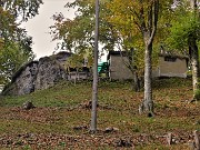 30 Il 'Roccolo vecchio' alla selletta tra Castel Regina e Foldone